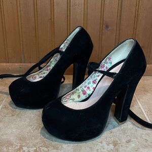 Elegant Black Velvet Women's Pumps